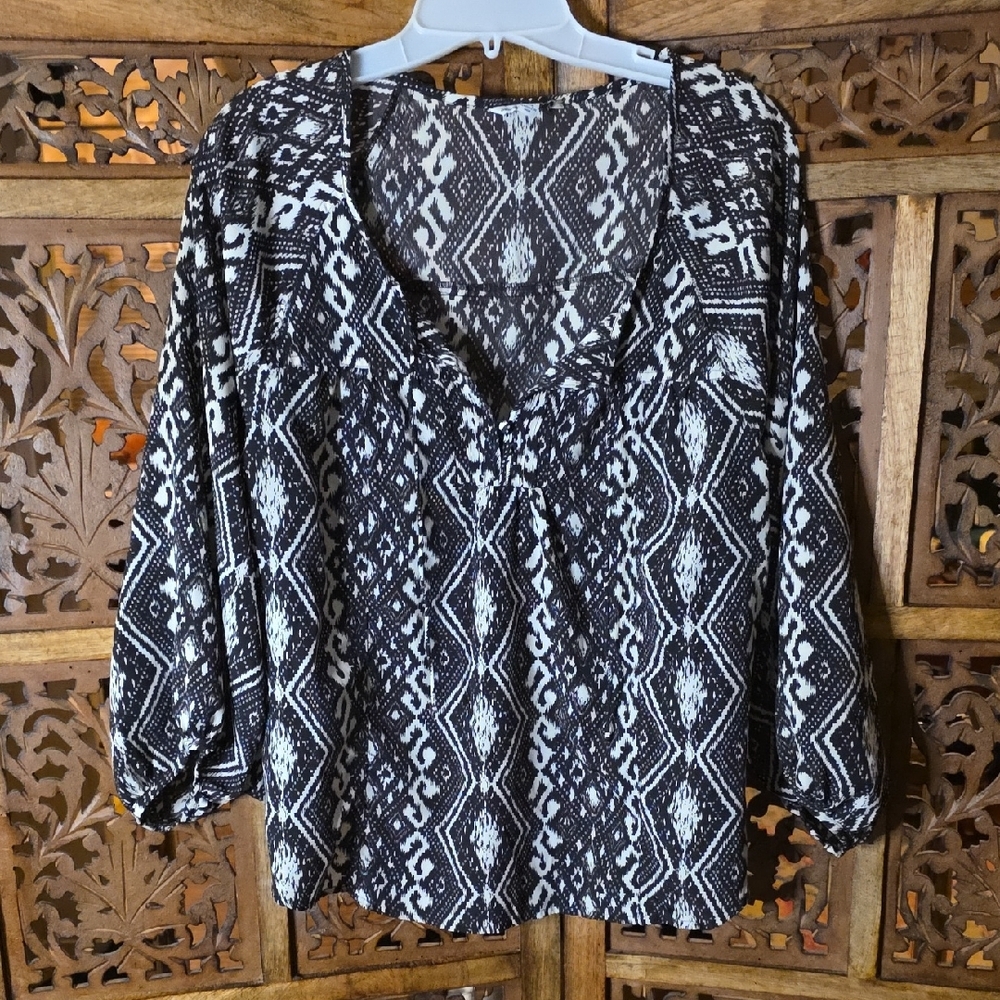 American Eagle Outfitters Black and White Geometric Blouse